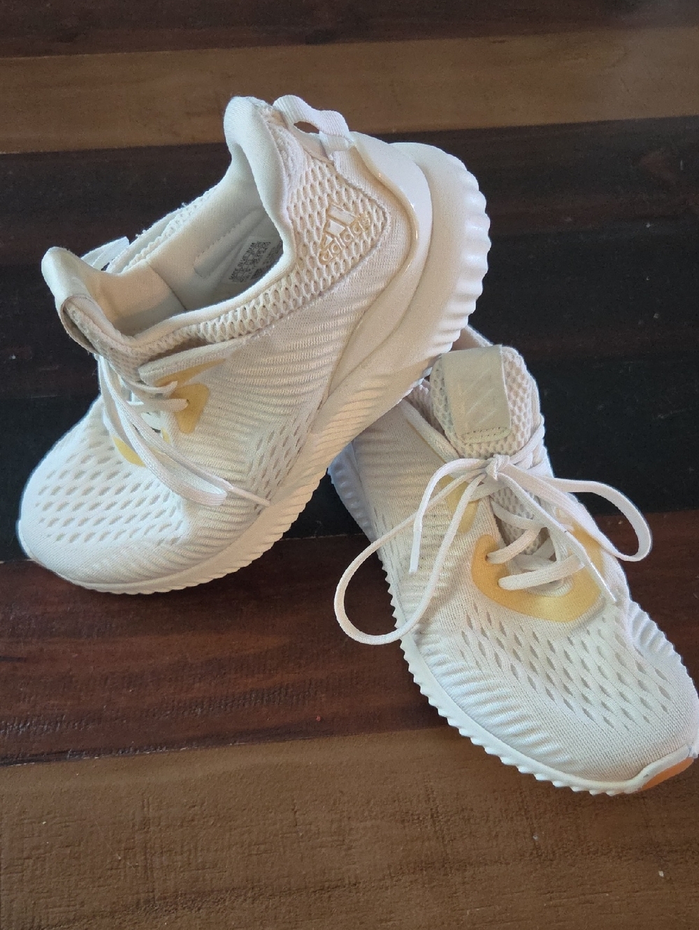 adidas Women's 6.5 Bounce Cream Sneakers with Yellow Accents NWOT